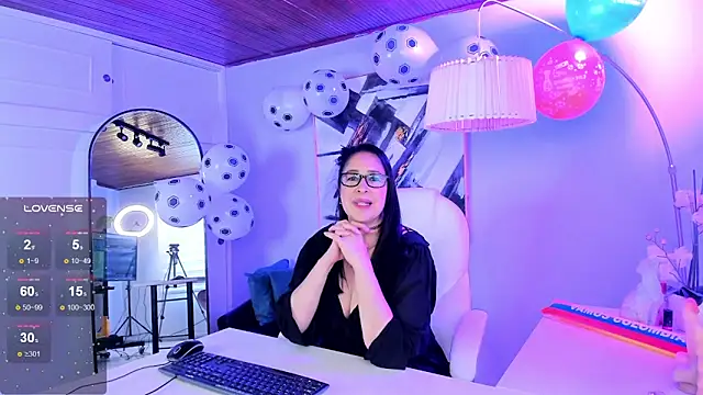 Snapshot of Bella_milff_ chatting on 06/19/26, 07:30 Bella milff online show from 06/19/26, 07:30