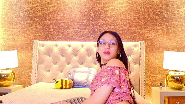 Kiara layla online show from 05/19/26, 10:22