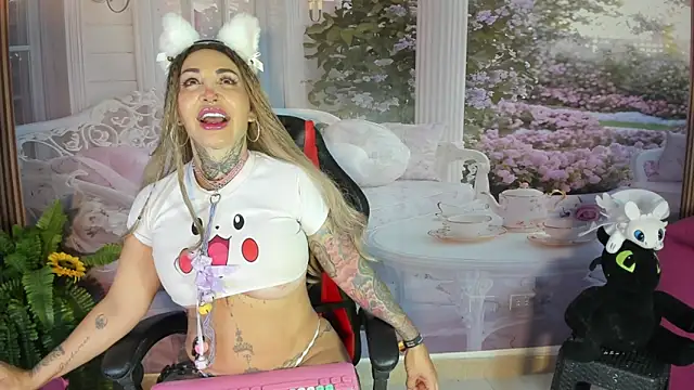 LaylaWatsson online show from 05/27/26, 08:22