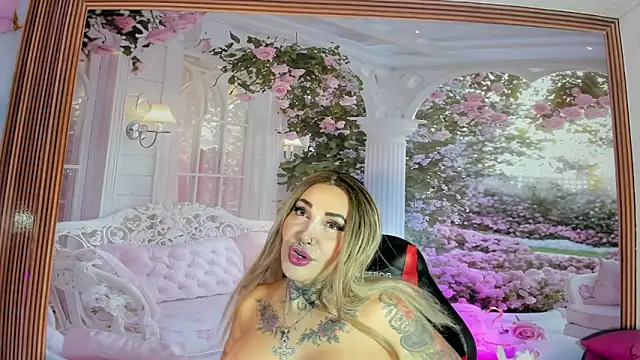 LaylaWatsson online show from 05/26/26, 01:37