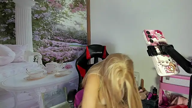 LaylaWatsson online show from 05/11/26, 02:45