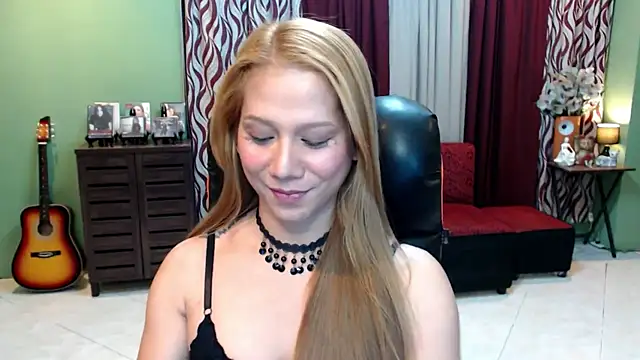 Snapshot of dreamgirlHILARY chatting on 04/29/26, 03:21 dreamgirlHILARY online show from 04/29/26, 03:21