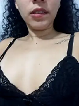 Snapshot of venuseyes25 chatting on 06/06/26, 06:07 venuseyes25 online show from 06/06/26, 06:07
