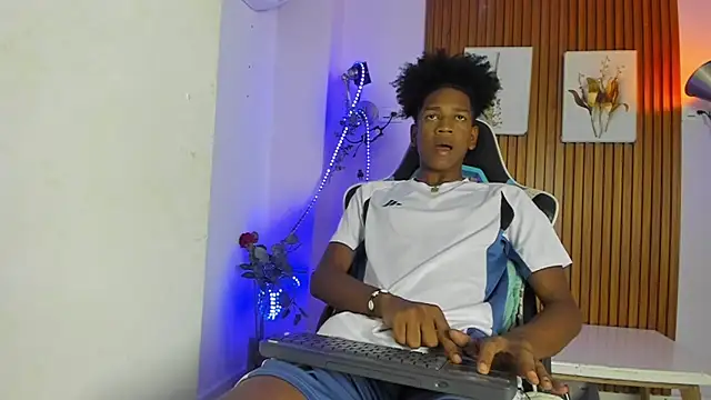 Afrowayuu online show from 05/21/26, 05:43