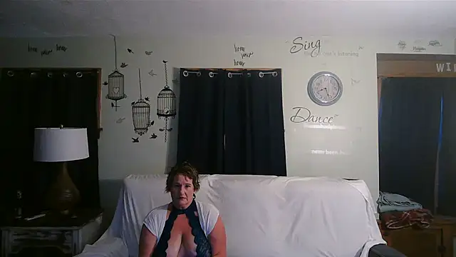Snapshot of curvysecret1971 chatting on 05/31/26, 12:27 curvysecret1971 online show from 05/31/26, 12:27