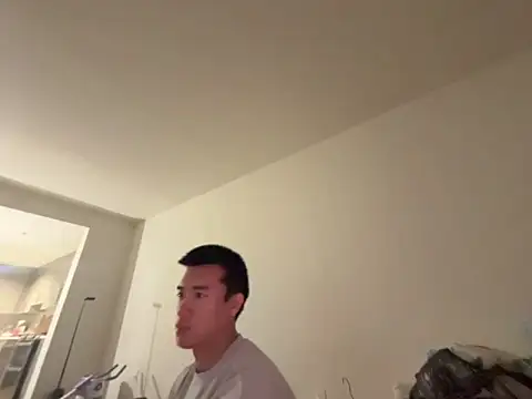 Snapshot of dlasian1998 chatting on 05/31/26, 01:00 dlasian1998 online show from 05/31/26, 01:00