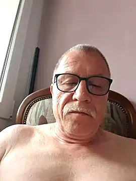 Snapshot of NextAct92 chatting on 07/14/26, 04:39 NextAct92 online show from 07/14/26, 04:39