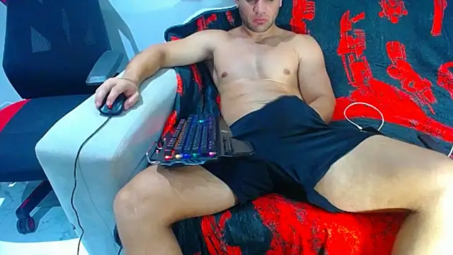 Snapshot of hugo_19cm chatting on 06/14/26, 02:24 hugo 19cm online show from 06/14/26, 02:24