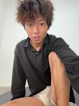 Snapshot of luo-77 chatting on 05/18/26, 12:21 luo-77 online show from 05/18/26, 12:21