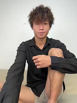 Snapshot of luo-77 chatting on 05/21/26, 10:45 luo-77 online show from 05/21/26, 10:45