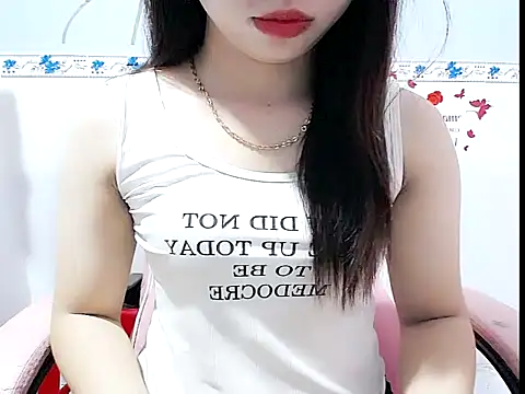 Snapshot of Emilysexy_cut chatting on 06/25/26, 05:12 Emilysexy cut online show from 06/25/26, 05:12