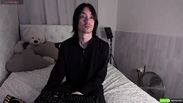 Snapshot of CalvinChapman chatting on 07/07/26, 03:42 CalvinChapman online show from 07/07/26, 03:42