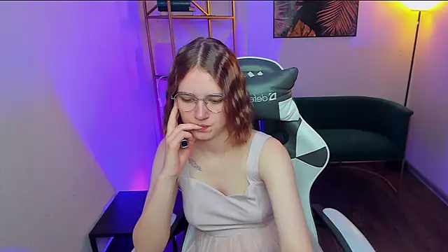 MiaNoon online show from 05/22/26, 10:24