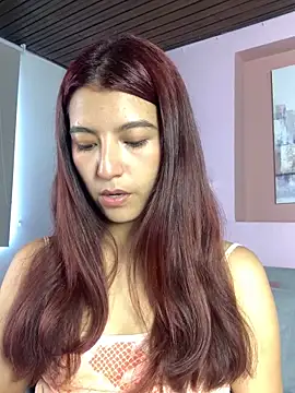 Snapshot of EveRave_Pink chatting on 05/12/26, 05:30 EveRave Pink online show from 05/12/26, 05:30
