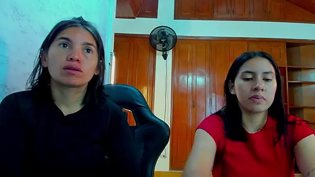 Snapshot of Soffy_and_Emily chatting on 06/19/26, 12:33 Soffy and Emily online show from 06/19/26, 12:33