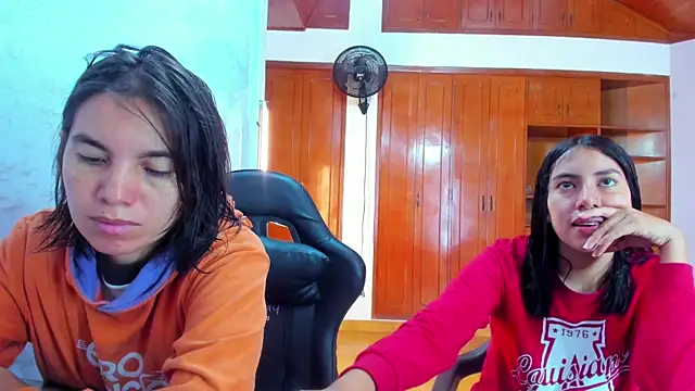 Snapshot of Soffy_and_Emily chatting on 07/03/26, 12:55 Soffy and Emily online show from 07/03/26, 12:55