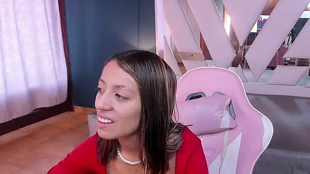 Danna Petiite online show from 05/19/26, 07:10