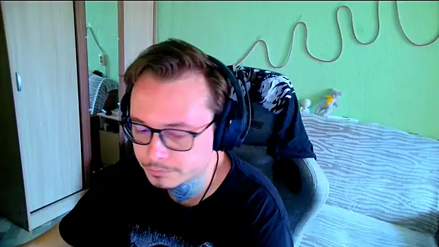 MeLanXolik online show from 05/28/26, 10:32