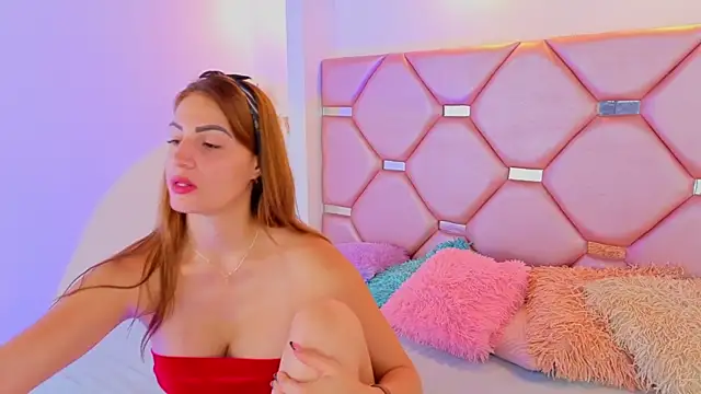 Juliia cruz  online show from 05/15/26, 11:30