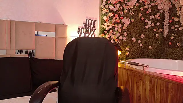 ariana foxx  online show from 06/30/26, 02:06