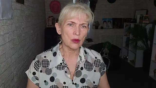Snapshot of Nia_Natur chatting on 05/22/26, 05:16 Nia Natur online show from 05/22/26, 05:16