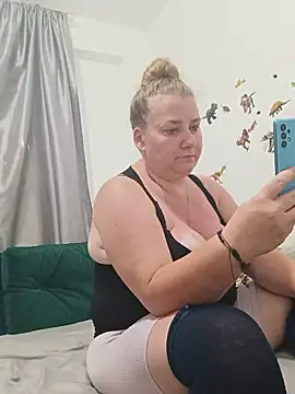 JuliaBestX online show from 06/24/26, 08:17