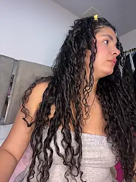Yassy 11 online show from 05/20/26, 11:02