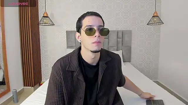 Snapshot of isaacblaze_ chatting on 07/11/26, 07:36 isaacblaze online show from 07/11/26, 07:36