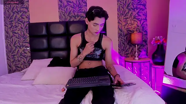 Snapshot of tian_sex chatting on 06/18/26, 10:48 tian sex online show from 06/18/26, 10:48