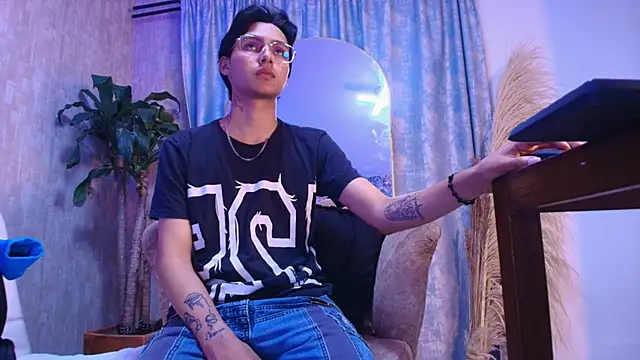 Snapshot of tian_sex chatting on 06/01/26, 04:13 tian sex online show from 06/01/26, 04:13