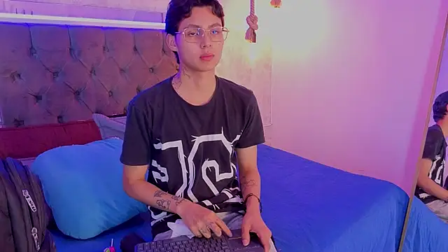 Snapshot of tian_sex chatting on 05/22/26, 03:59 tian sex online show from 05/22/26, 03:59