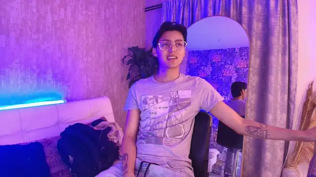 Snapshot of tian_sex chatting on 06/10/26, 03:41 tian sex online show from 06/10/26, 03:41