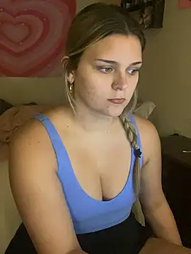 Snapshot of breebabexoxo chatting on 06/02/26, 02:00 breebabexoxo online show from 06/02/26, 02:00