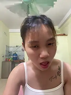 Snapshot of Vi_sexyy chatting on 05/27/26, 09:27 Vi sexyy online show from 05/27/26, 09:27