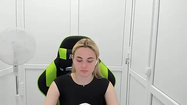 Emma starrs  online show from 06/26/26, 09:48