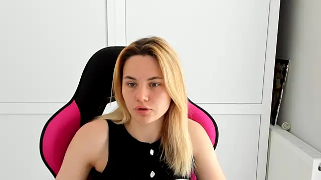 Emma starrs  online show from 05/24/26, 07:19