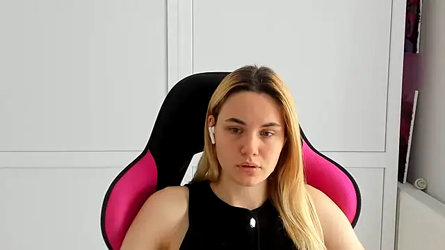 Emma starrs  online show from 06/11/26, 12:35
