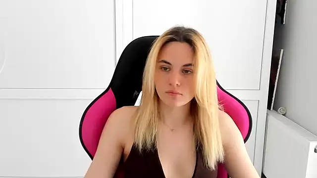 Emma starrs  online show from 06/15/26, 09:53