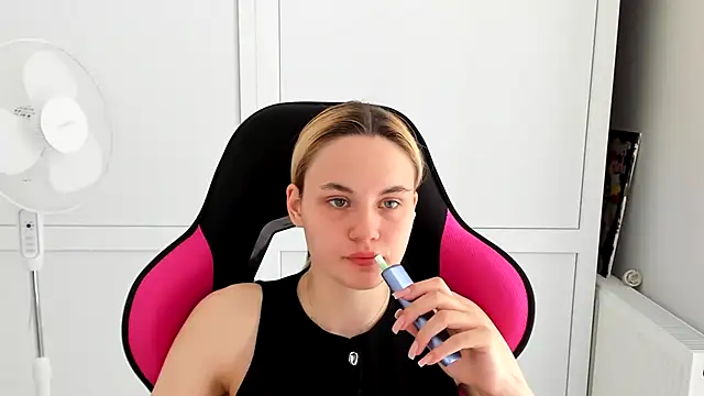 Emma starrs  online show from 05/22/26, 10:13