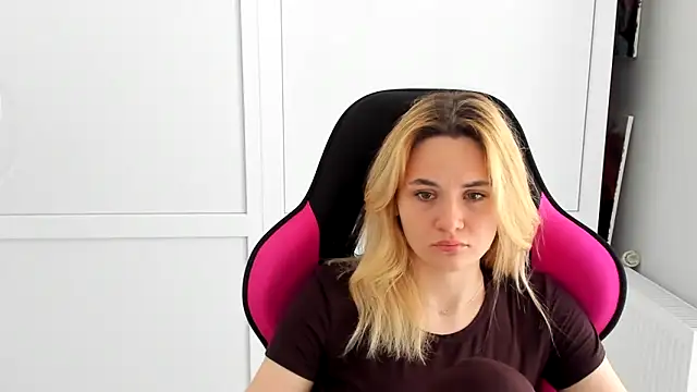 Emma starrs  online show from 06/05/26, 06:52