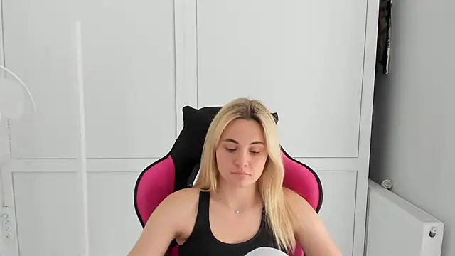 Emma starrs  online show from 07/06/26, 04:42