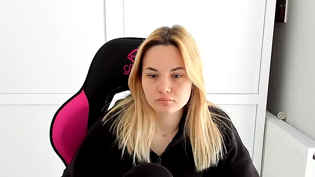 Emma starrs  online show from 05/14/26, 06:32