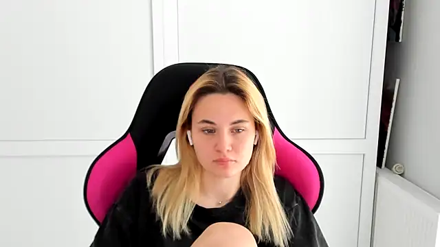 Emma starrs  online show from 06/07/26, 07:35