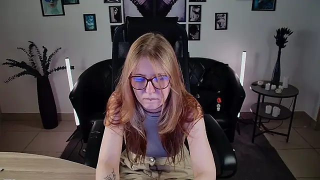 Snapshot of lanafitch chatting on 07/08/26, 10:27 lanafitch online show from 07/08/26, 10:27
