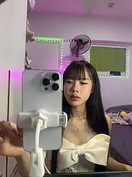 Snapshot of Lov3lily chatting on 06/08/26, 10:16 Lov3lily online show from 06/08/26, 10:16