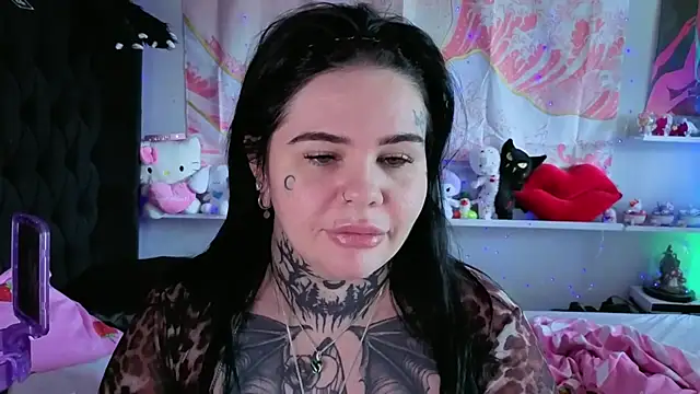 Snapshot of BigBootyHolly chatting on 07/17/26, 11:40 BigBootyHolly online show from 07/17/26, 11:40