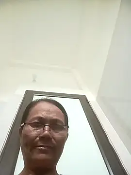 Snapshot of Vieekee chatting on 05/16/26, 04:44 Vieekee online show from 05/16/26, 04:44