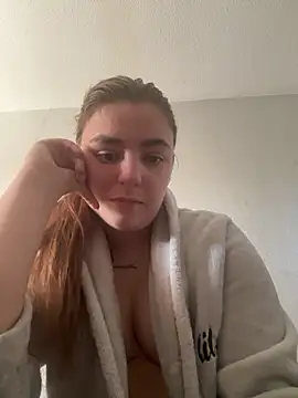 Snapshot of LexiXXoo chatting on 05/17/26, 05:02 LexiXXoo online show from 05/17/26, 05:02
