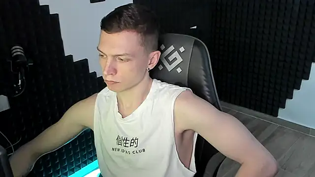 More than friend online show from 06/03/26, 02:18