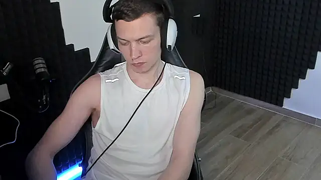 More than friend online show from 05/11/26, 02:45